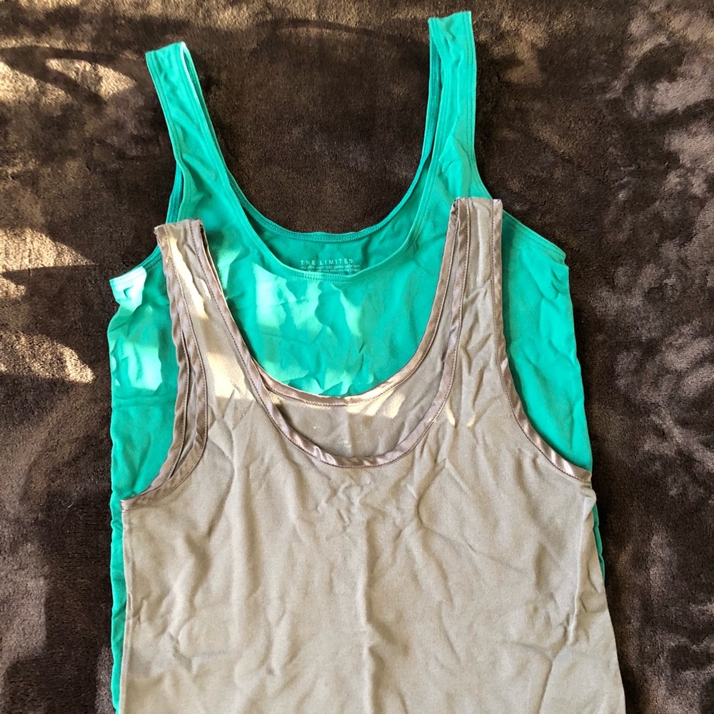 ✨(2) Bundled Green and Grey Tank top😊